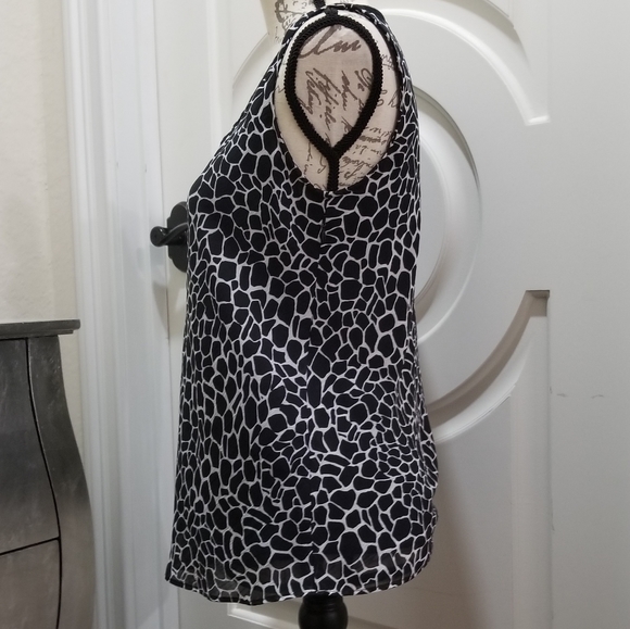 Dana Buchman - Picture 5 of 7